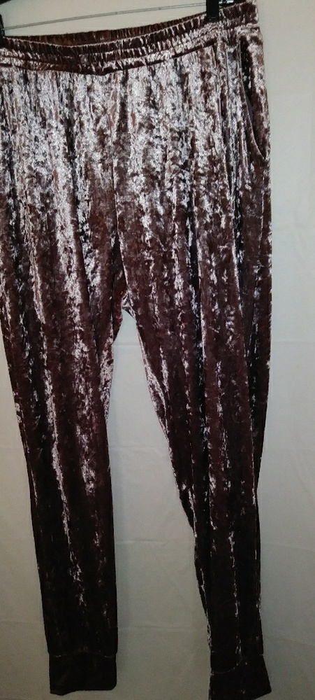 Womens sz 18/20 crushed velvet jogger champagne co